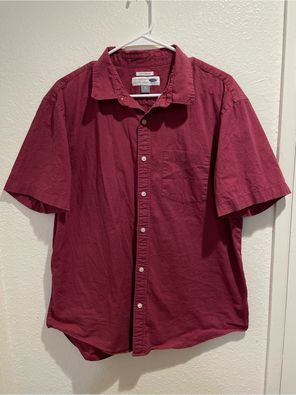 Old Navy Mens XL Slim Fit Short Sleeve Button Down Shirt Maroon Textured Top